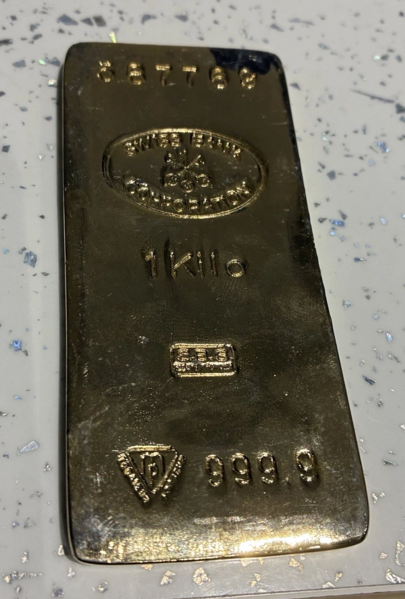 ‘THE GOLD (2023’) SCREEN-USED BRINKS MAT GOLD BAR PROP - Image 2