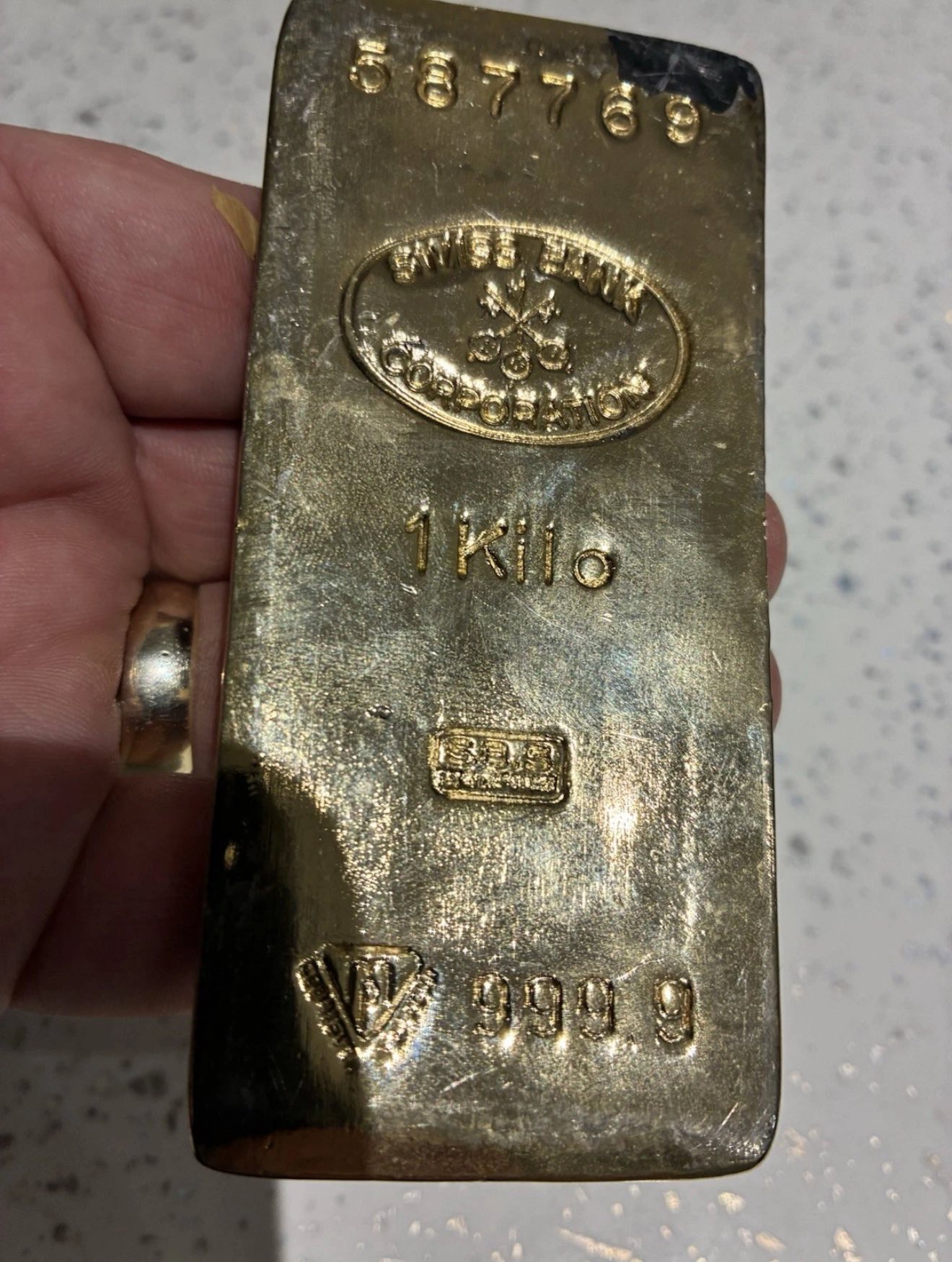 ‘THE GOLD (2023’) SCREEN-USED BRINKS MAT GOLD BAR PROP - Image 6